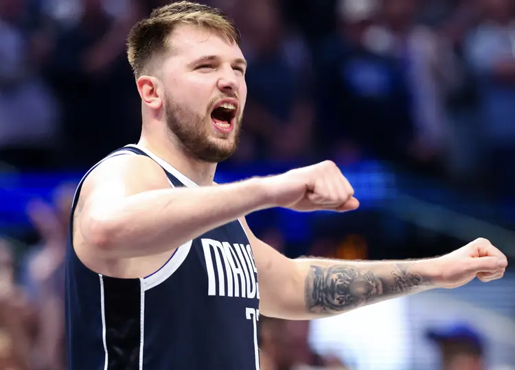 包含Ming赛事官方发布战术调整新规，DWG争议不断！的词条